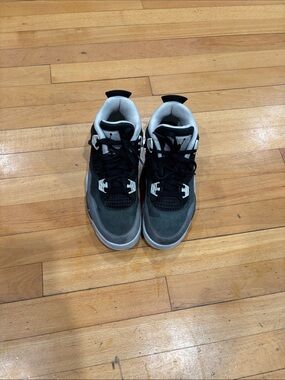 Air Jordan Kids Grade School 4 Retro Basketball Shoes.